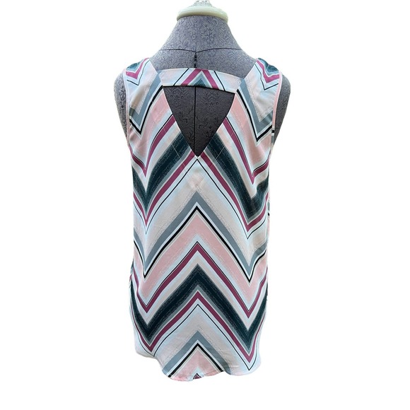 Maurices v neck, sleeveless chevron pattern blouse size small - Picture 1 of 5